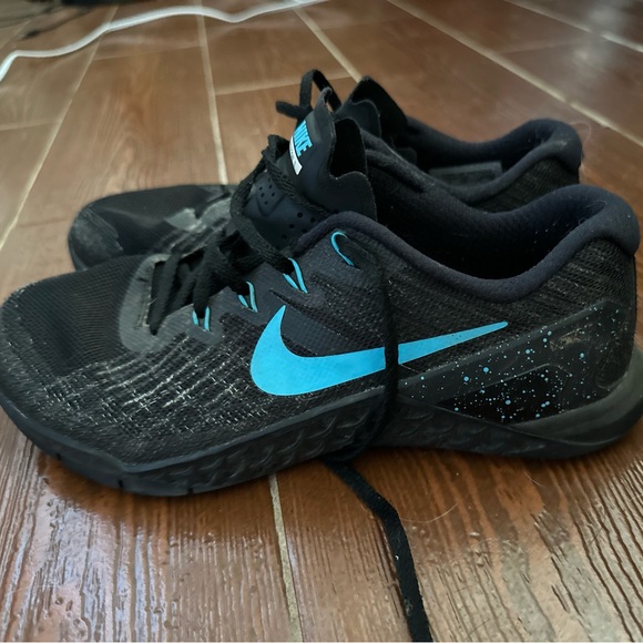 Nike Metcons. Size 8.5. Good condition - Picture 1 of 3